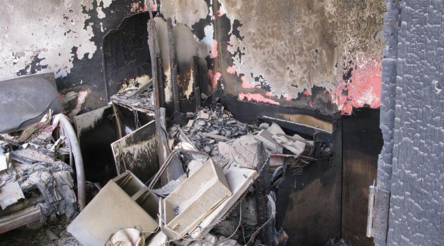 Why choose ZenithSplash Crew for water damage restoration in Burbank